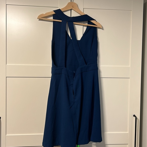 AXARA PARIS DRESS. - Picture 4 of 5